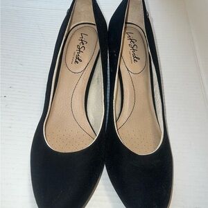 Life‎ Stride Black Suede Pointed Toe Low Wedge Heels Shoes Womens Size 11